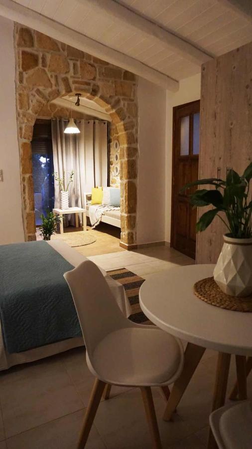 Studio Eleni - Oasis Holiday Houses كوكينوس بيرغوس المظهر الخارجي الصورة